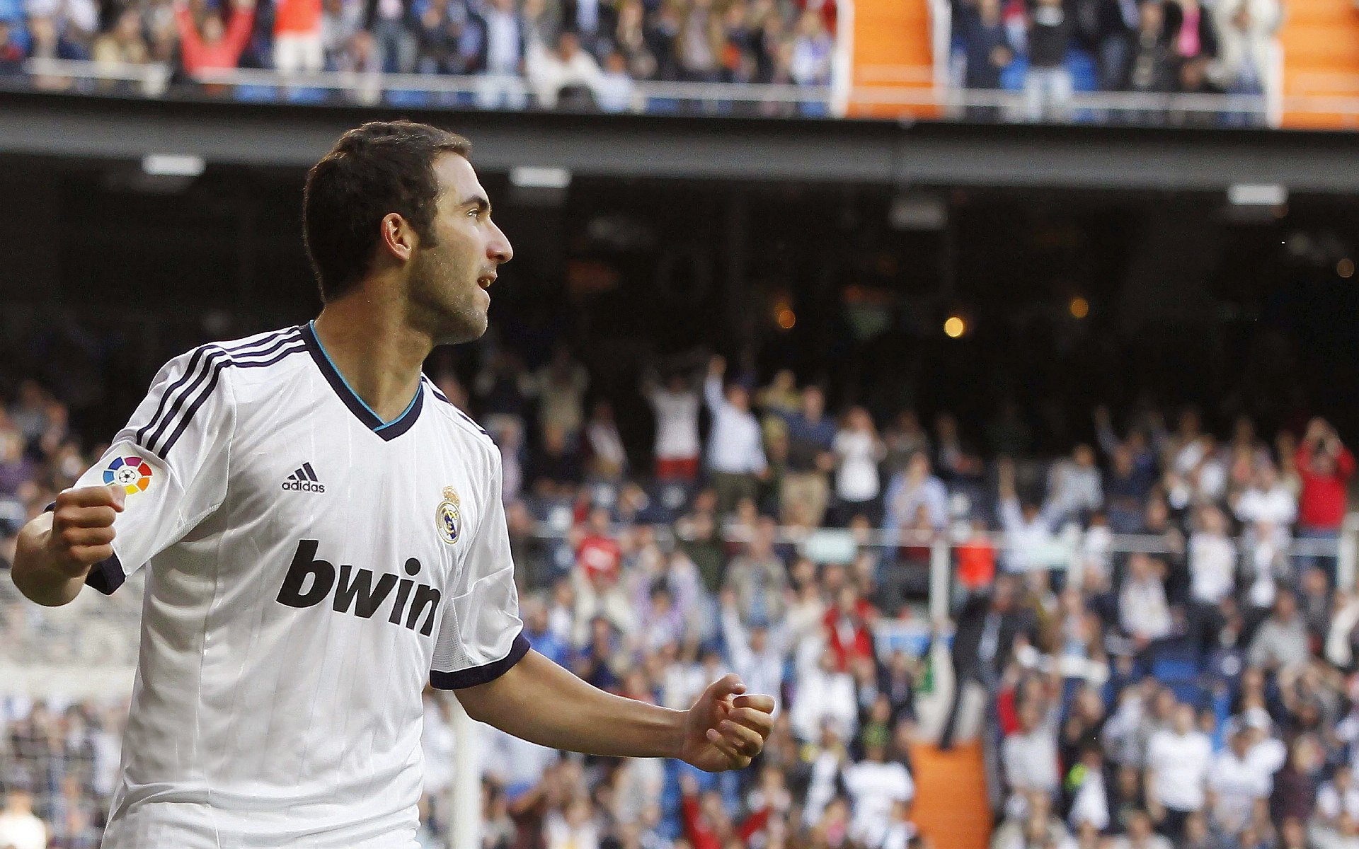 AYX体育-高水平对抗中暴露短板球队临场调整策略仍显不足，高水平比赛对抗的激烈程度